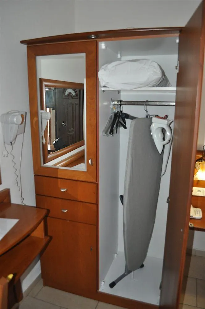 Nereides Hotel Ханиоти Апарт-отель